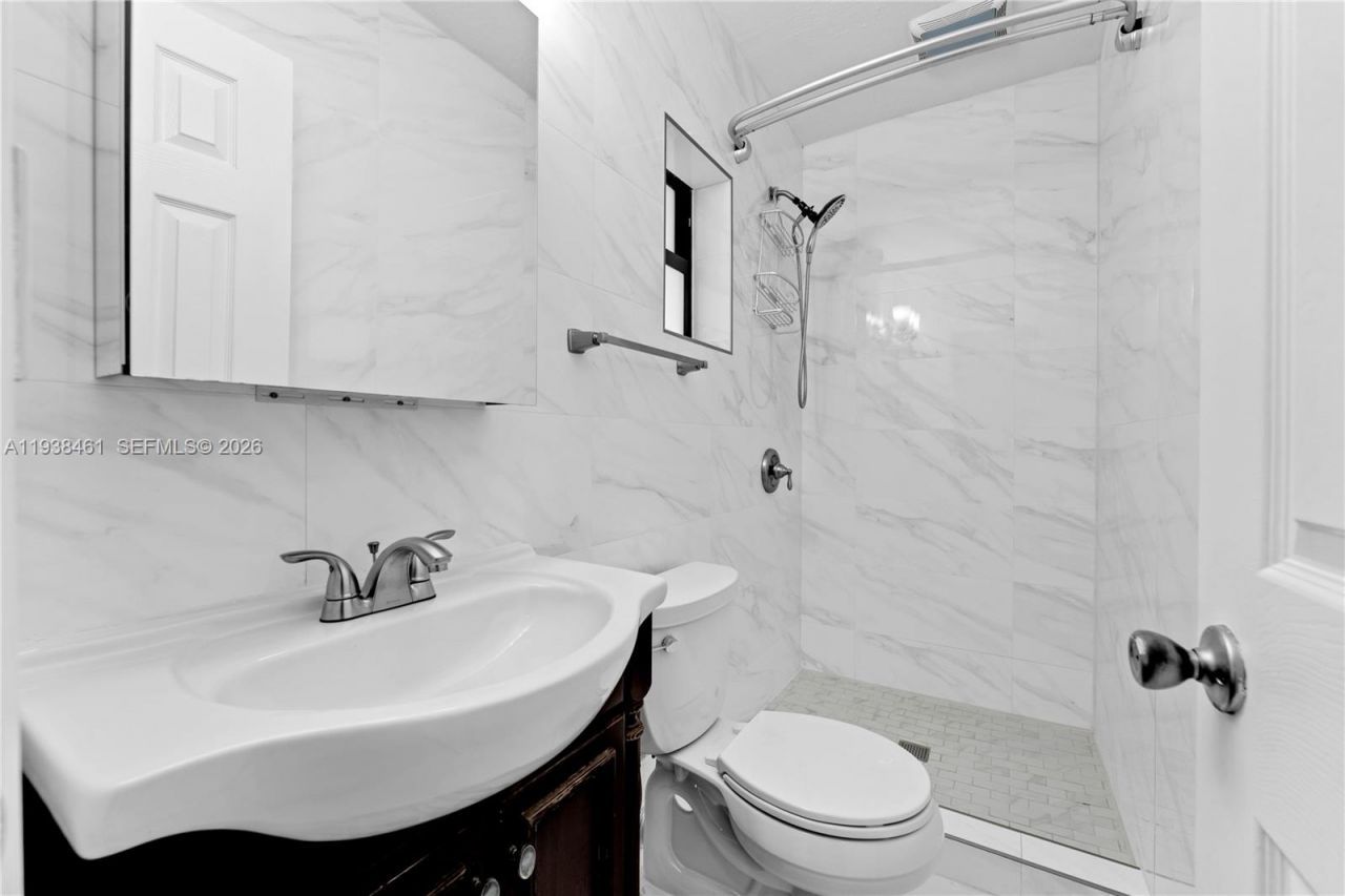 157 Curtiss Pkwy, Miami Springs, FL 33166 Photo