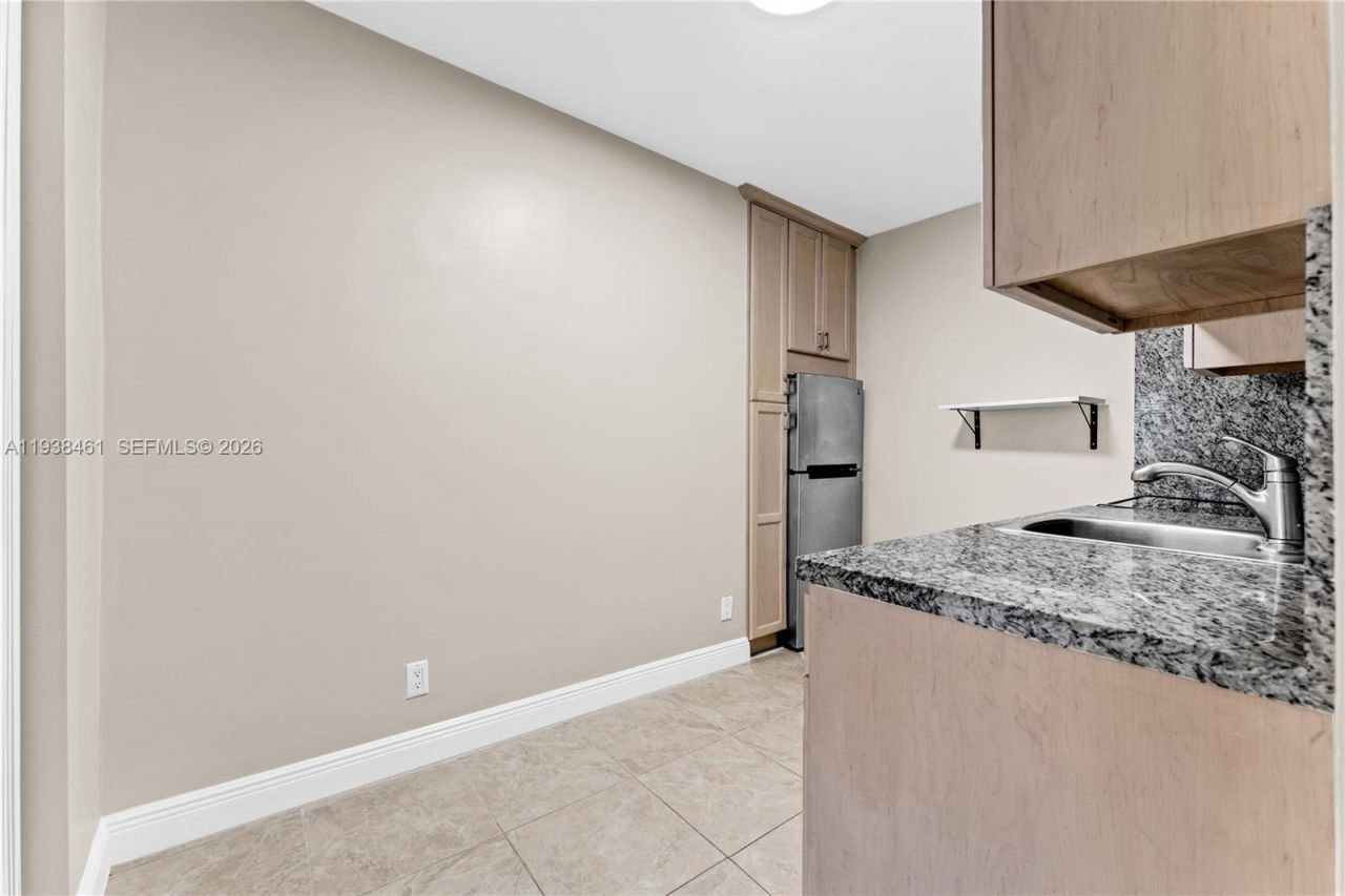 157 Curtiss Pkwy, Miami Springs, FL 33166 Photo