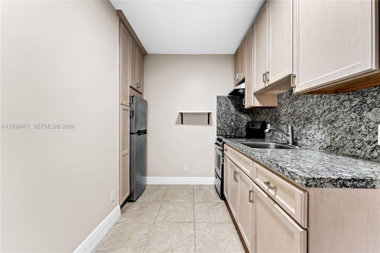 157 Curtiss Pkwy, Miami Springs, FL 33166 Photo