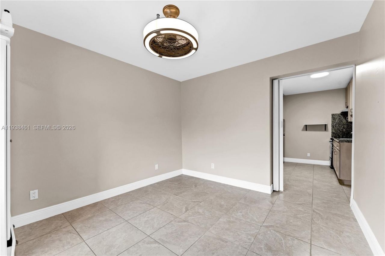 157 Curtiss Pkwy, Miami Springs, FL 33166 Photo