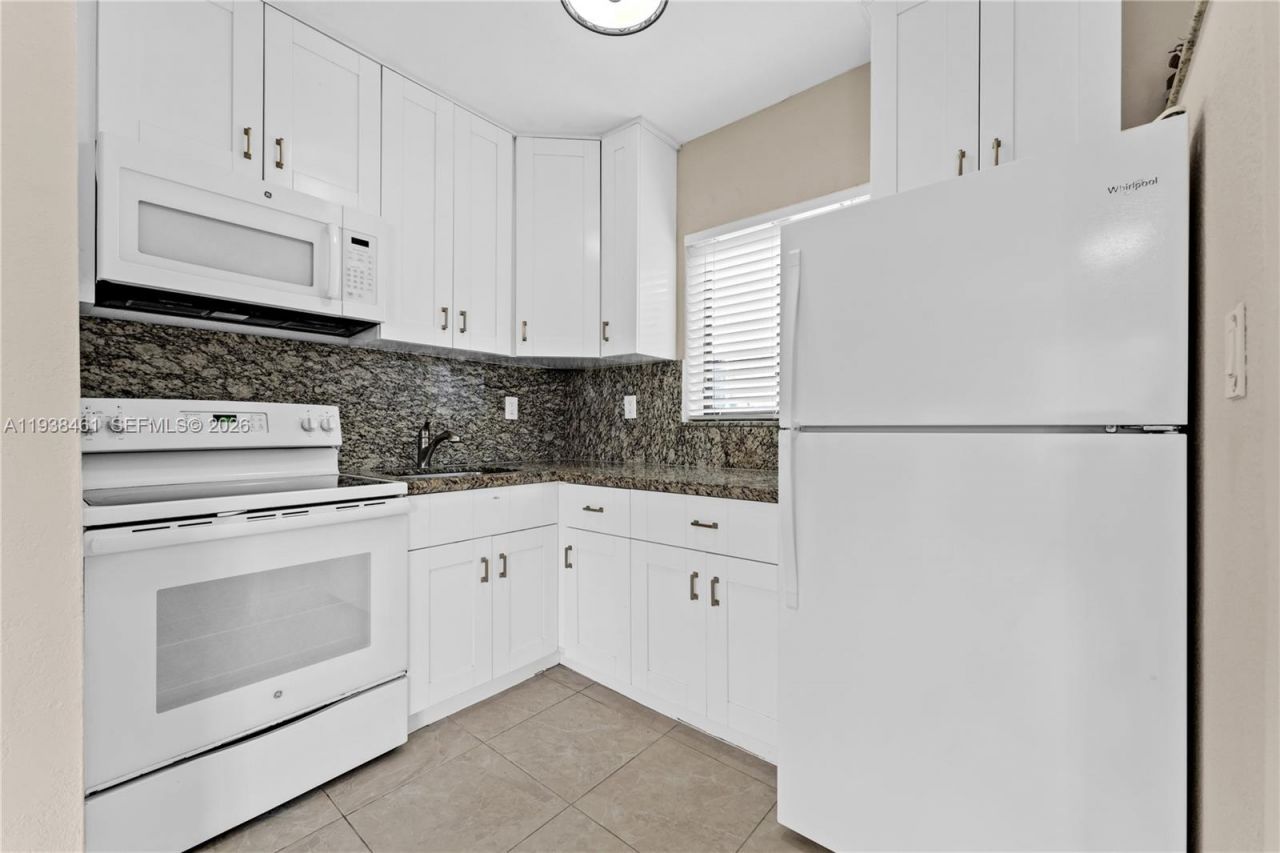 157 Curtiss Pkwy, Miami Springs, FL 33166 Photo