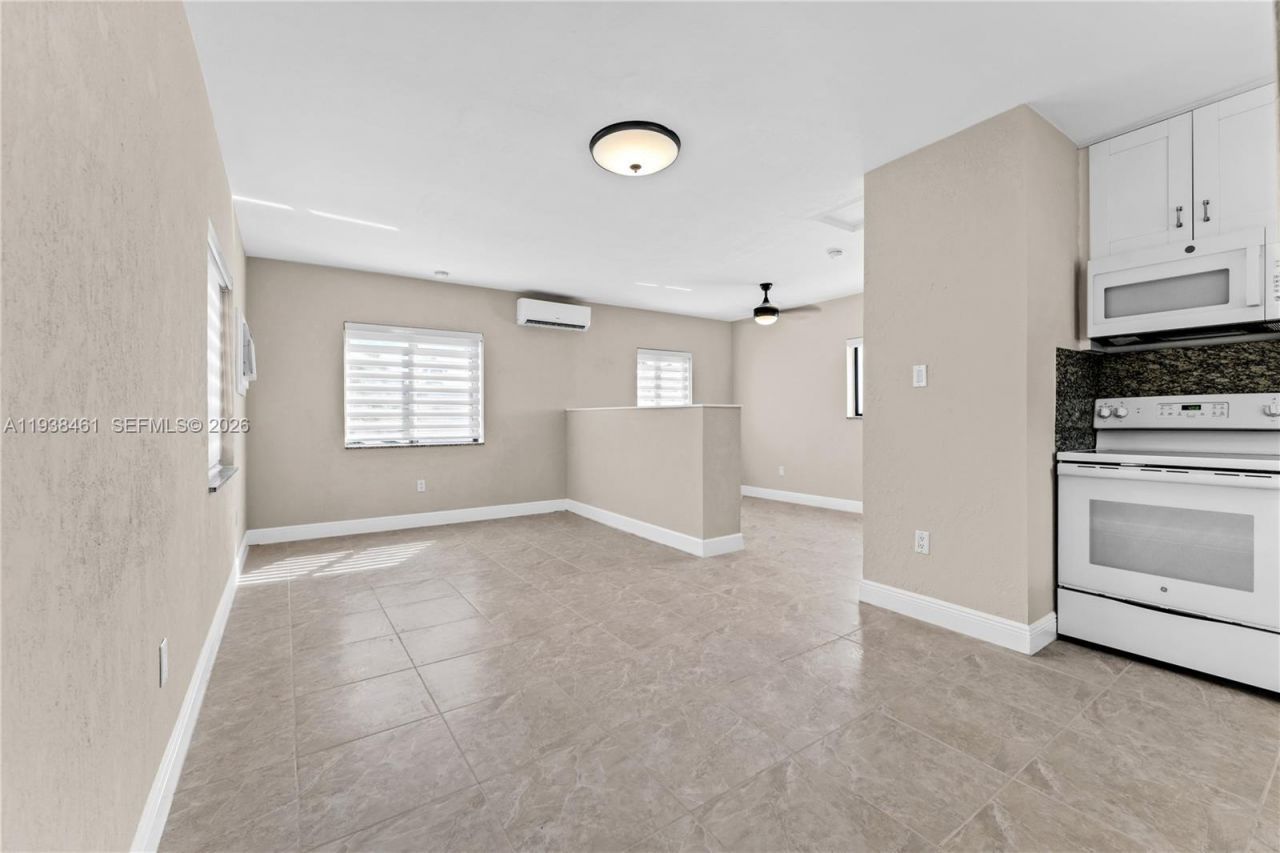 157 Curtiss Pkwy, Miami Springs, FL 33166 Photo