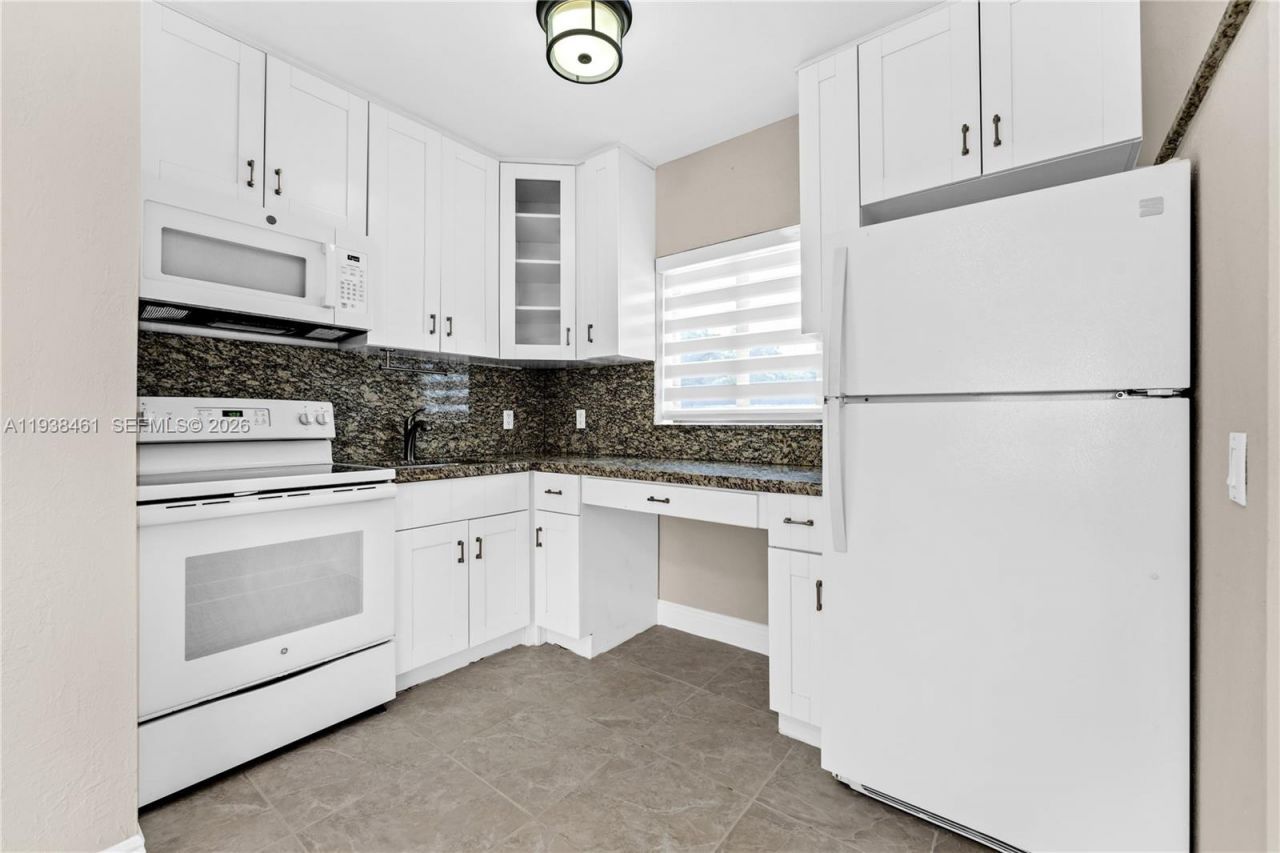 157 Curtiss Pkwy, Miami Springs, FL 33166 Photo