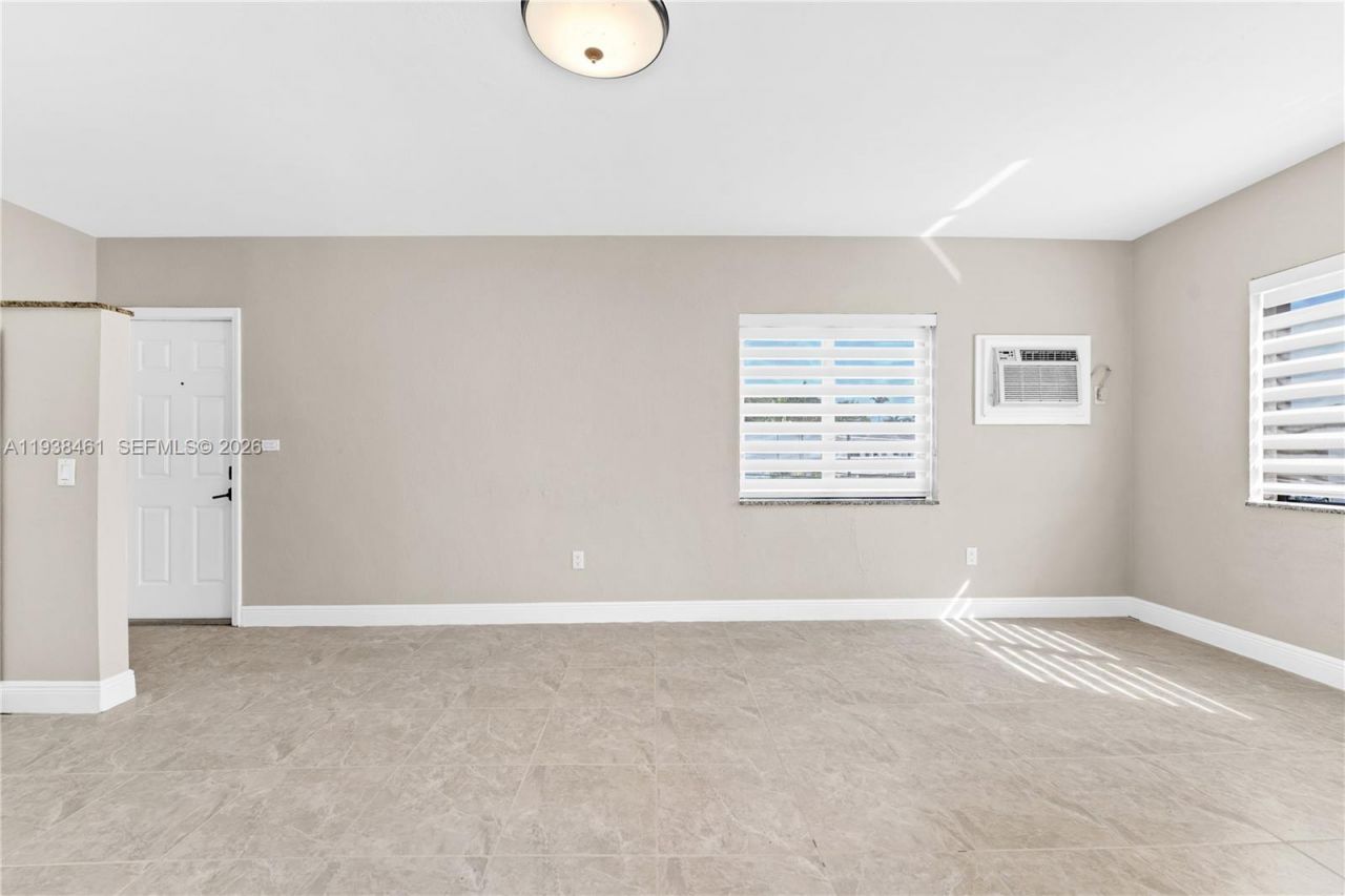 157 Curtiss Pkwy, Miami Springs, FL 33166 Photo