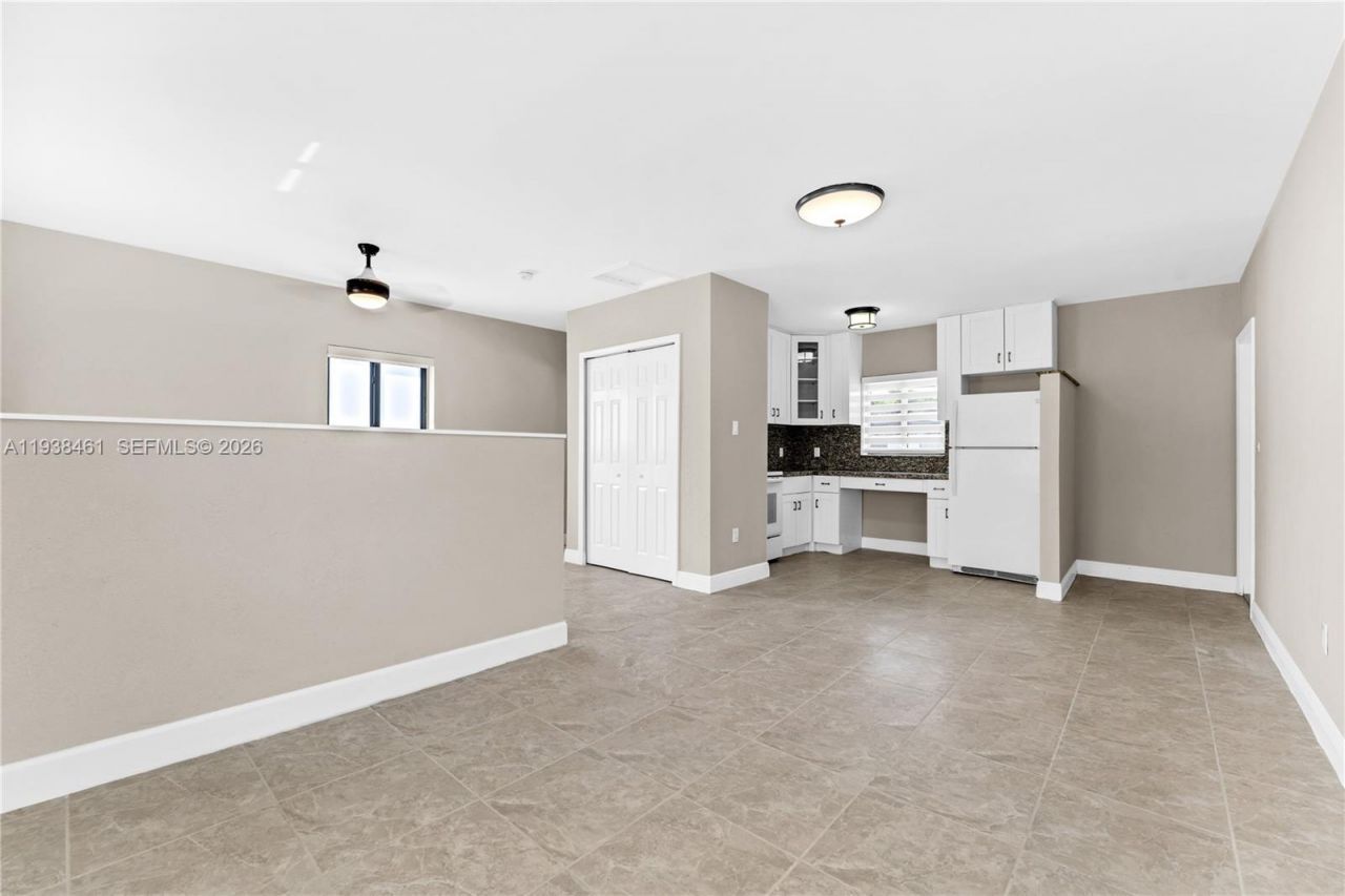 157 Curtiss Pkwy, Miami Springs, FL 33166 Photo