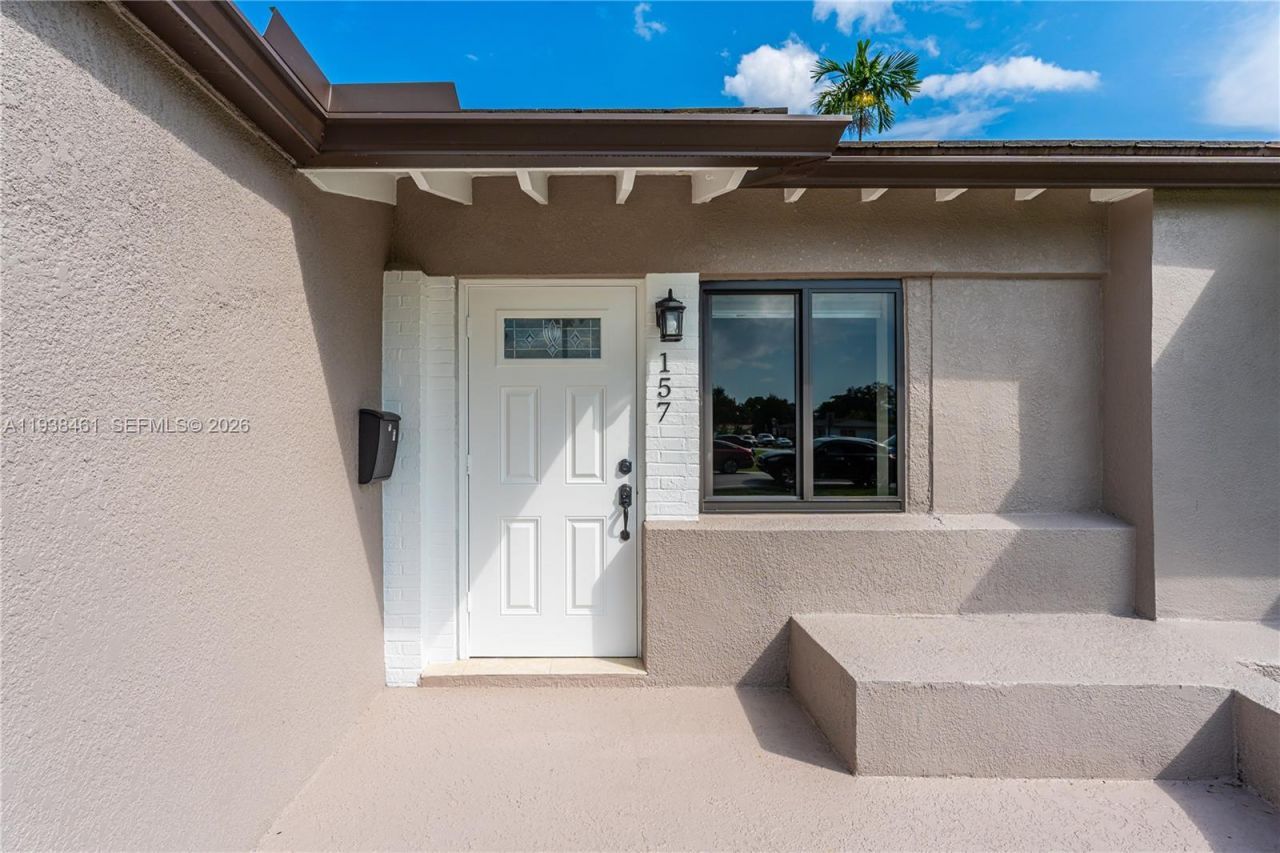 157 Curtiss Pkwy, Miami Springs, FL 33166 Photo