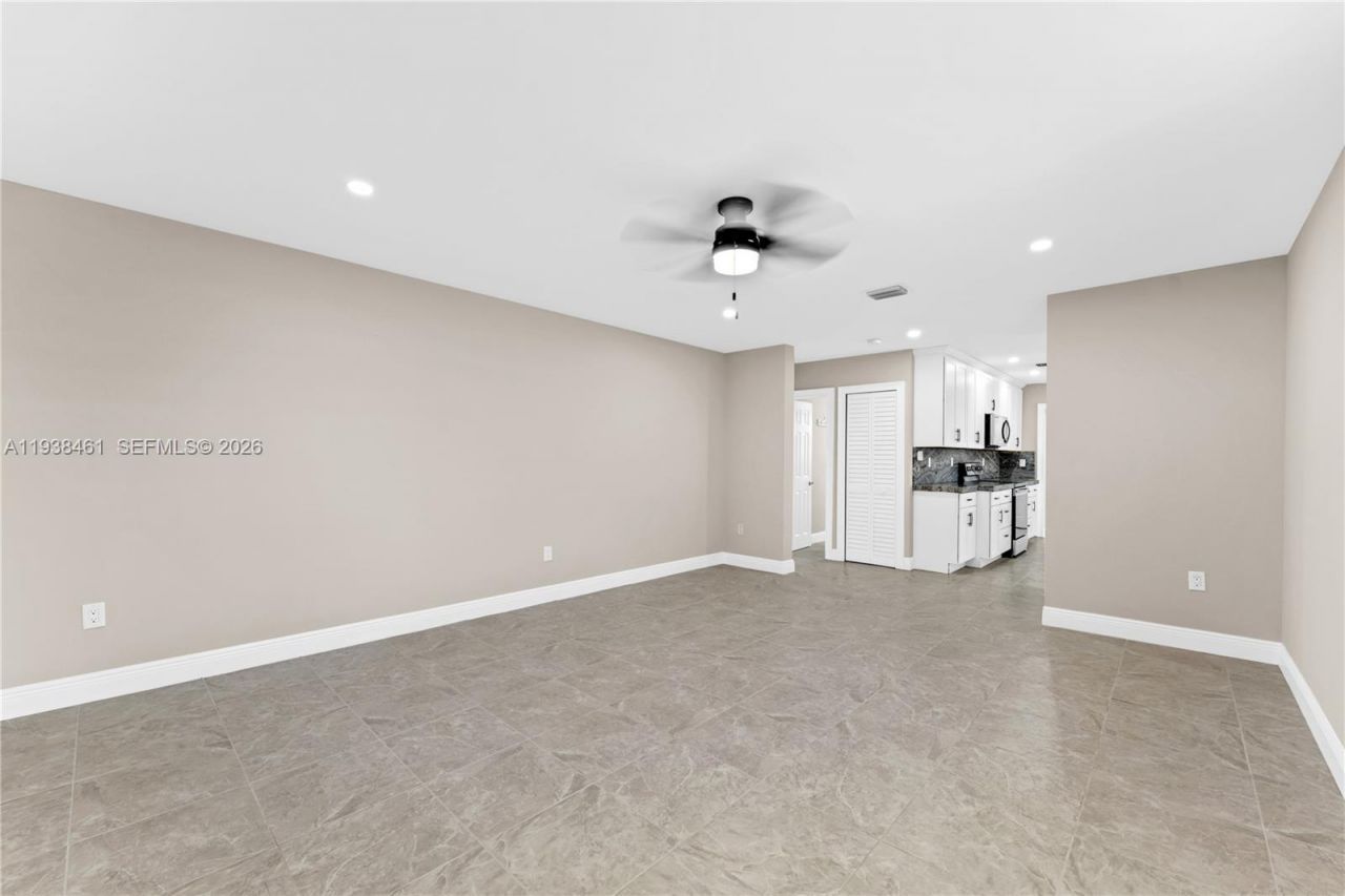 157 Curtiss Pkwy, Miami Springs, FL 33166 Photo