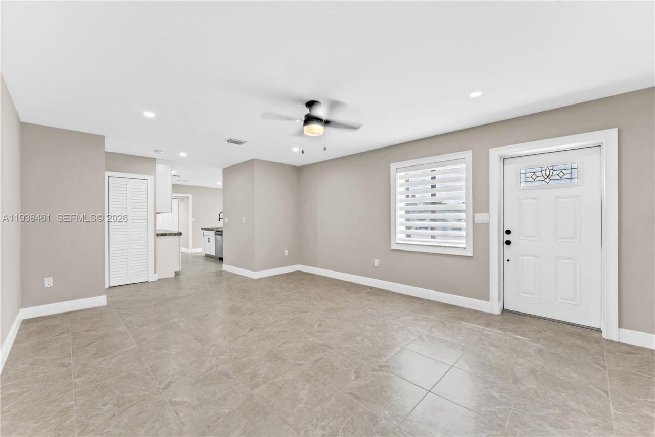 157 Curtiss Pkwy, Miami Springs, FL 33166 Photo