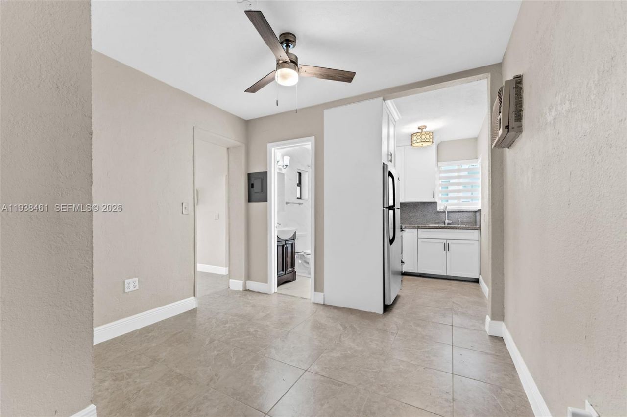 157 Curtiss Pkwy, Miami Springs, FL 33166 Photo