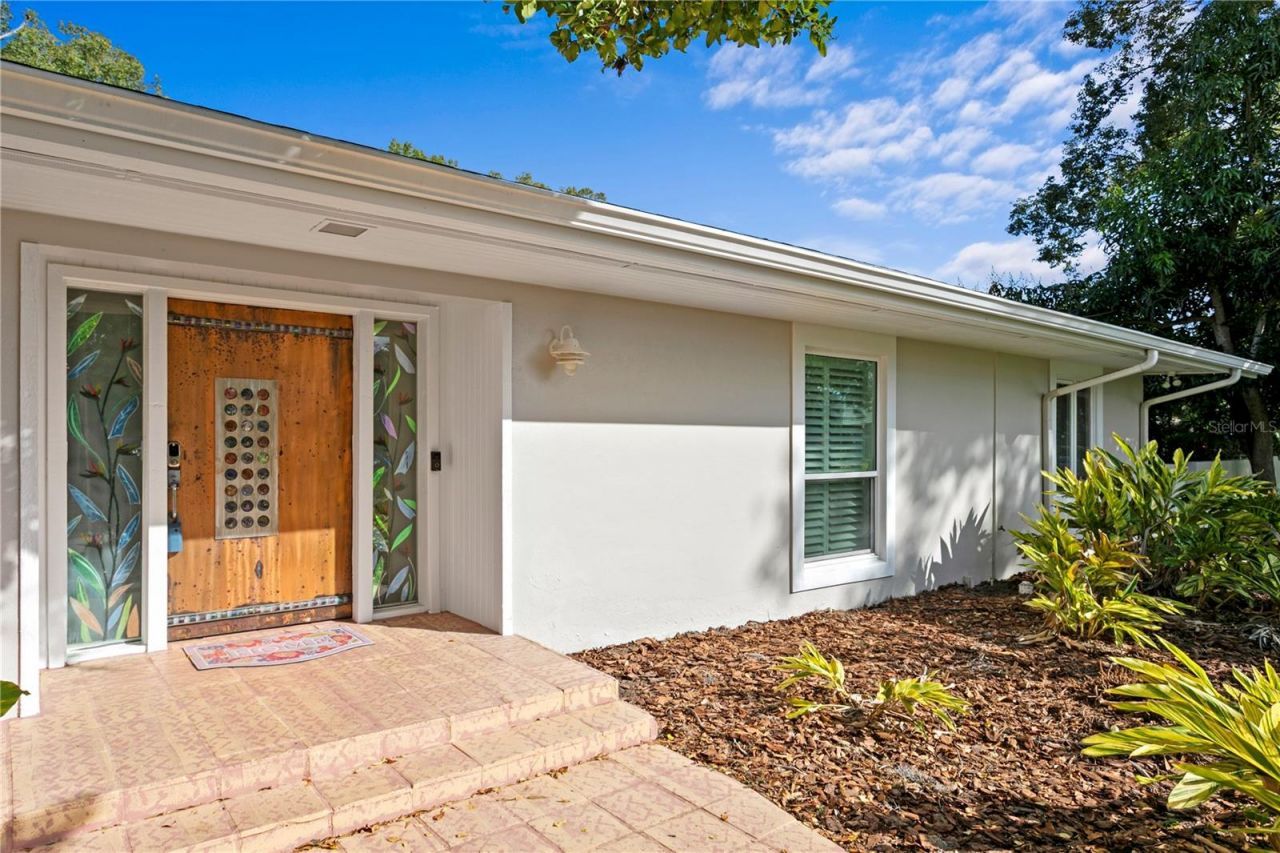 12915 Golf Crest Terrace, Tampa, FL 33618 Photo