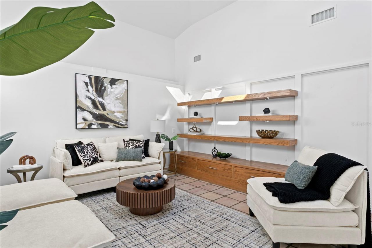 12915 Golf Crest Terrace, Tampa, FL 33618 Photo