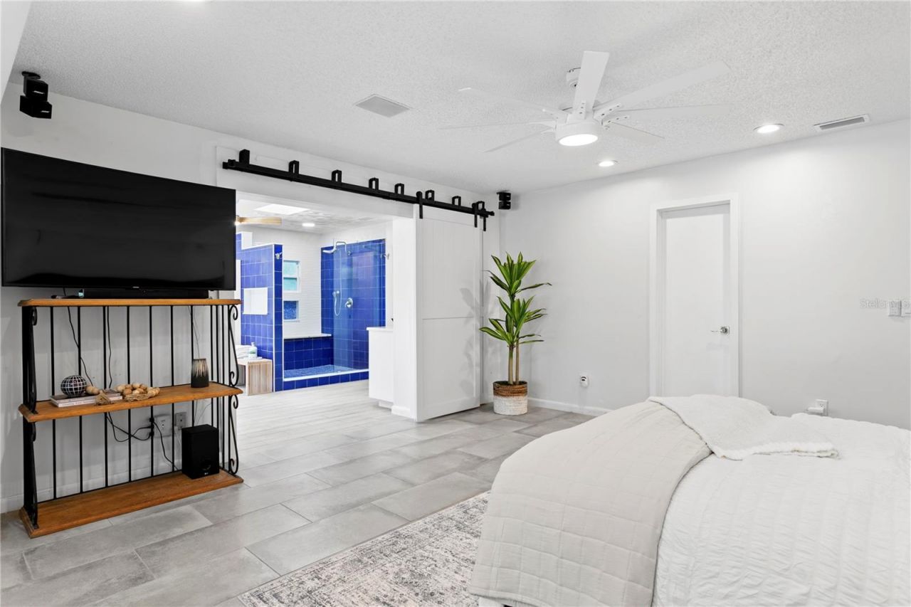 12915 Golf Crest Terrace, Tampa, FL 33618 Photo