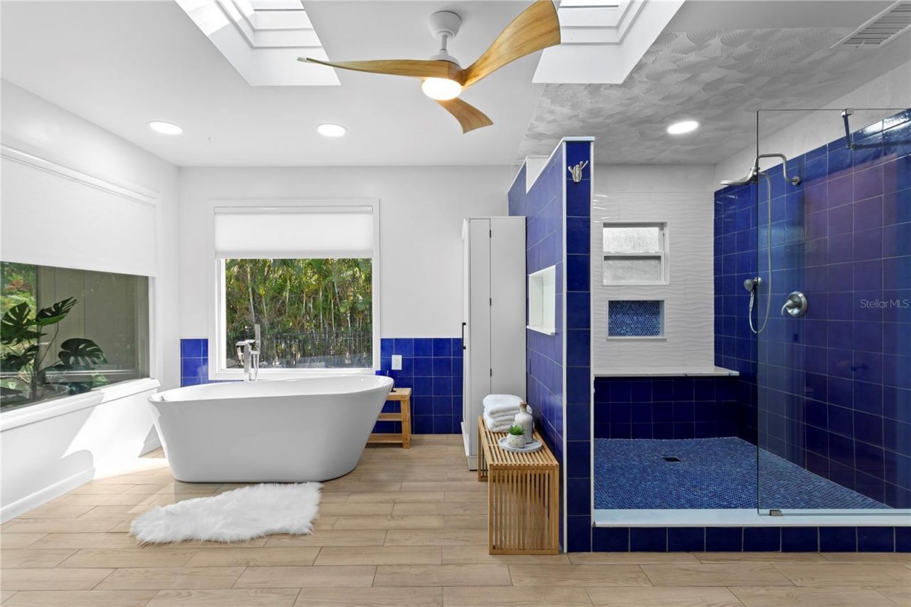 12915 Golf Crest Terrace, Tampa, FL 33618 Photo