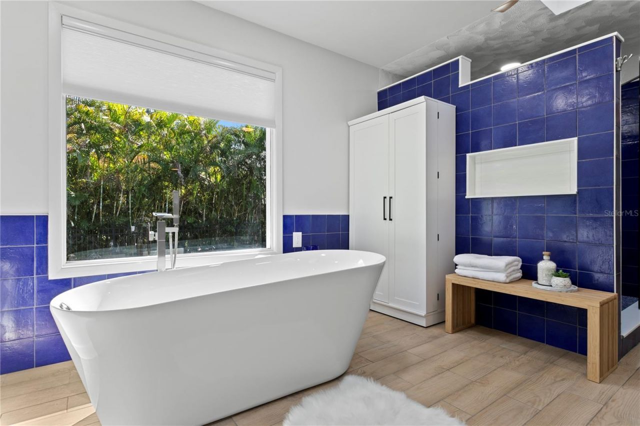 12915 Golf Crest Terrace, Tampa, FL 33618 Photo