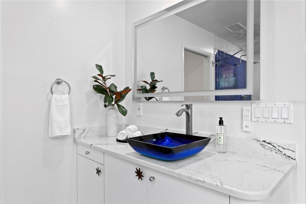 12915 Golf Crest Terrace, Tampa, FL 33618 Photo