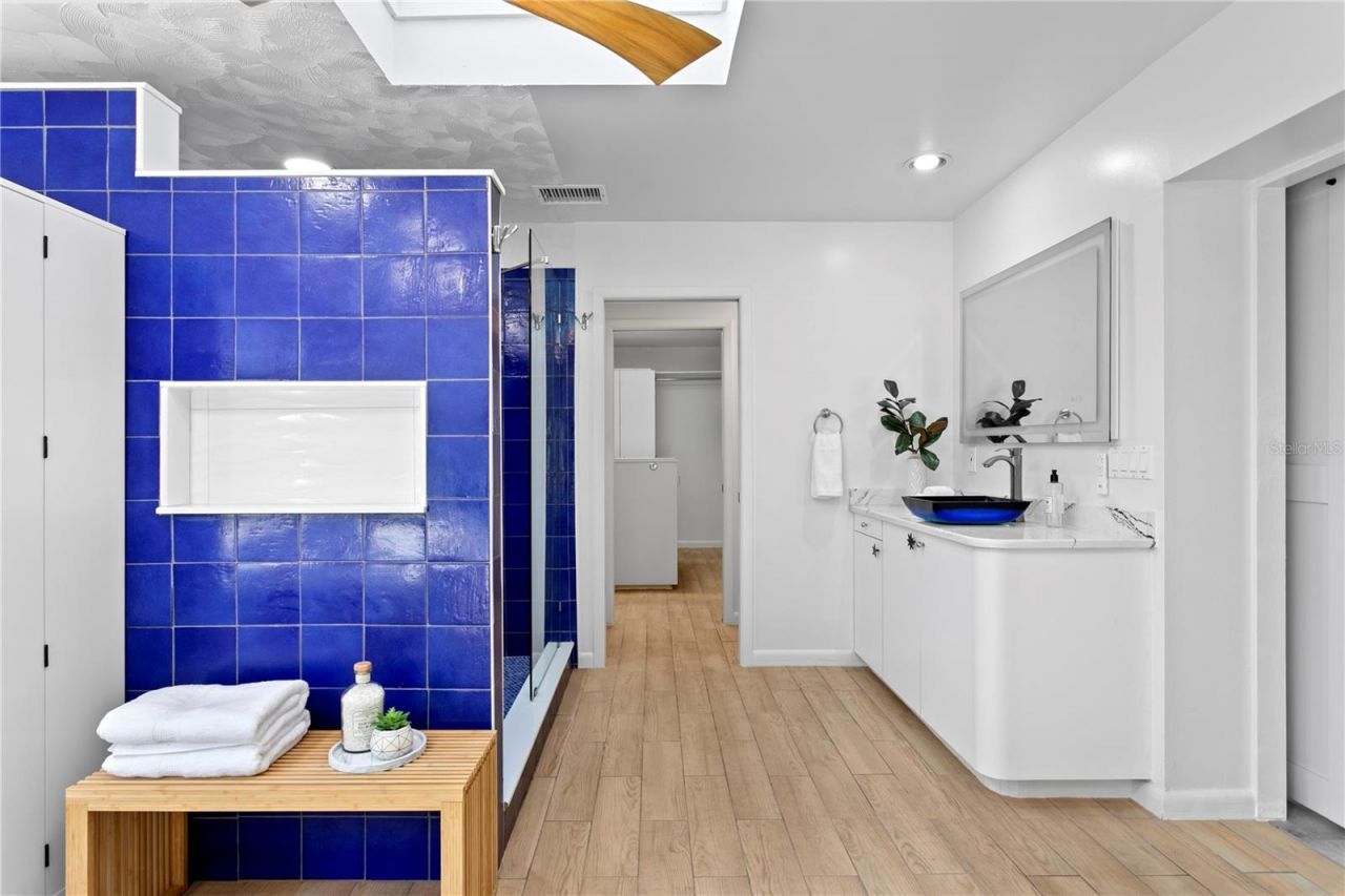 12915 Golf Crest Terrace, Tampa, FL 33618 Photo