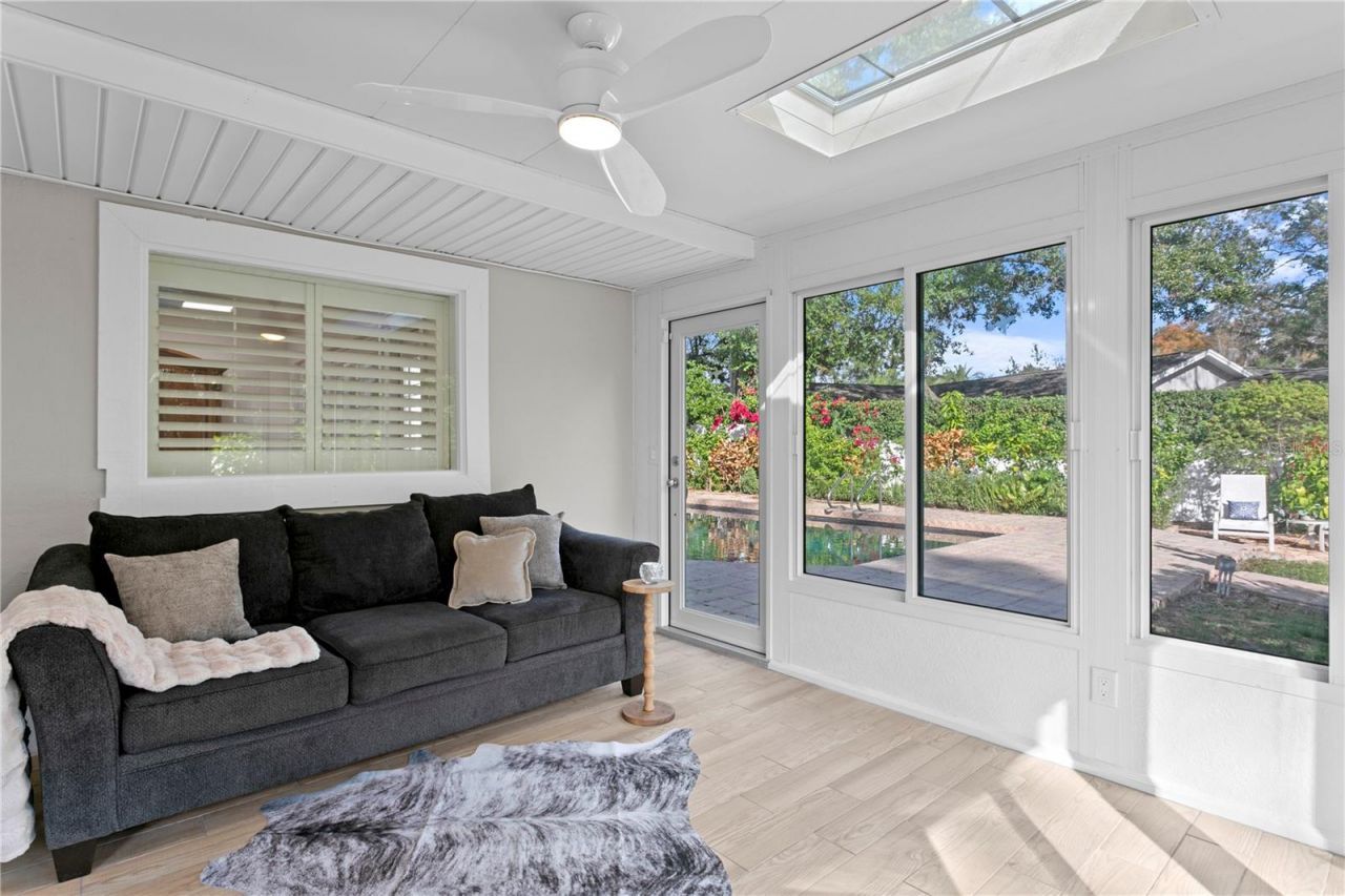 12915 Golf Crest Terrace, Tampa, FL 33618 Photo