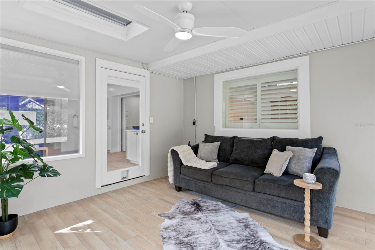 12915 Golf Crest Terrace, Tampa, FL 33618 Photo