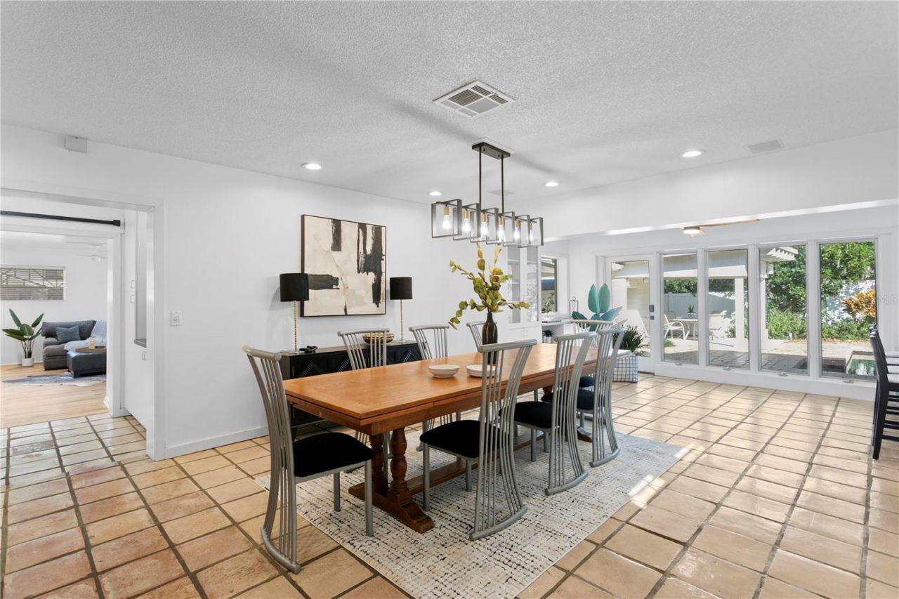 12915 Golf Crest Terrace, Tampa, FL 33618 Photo