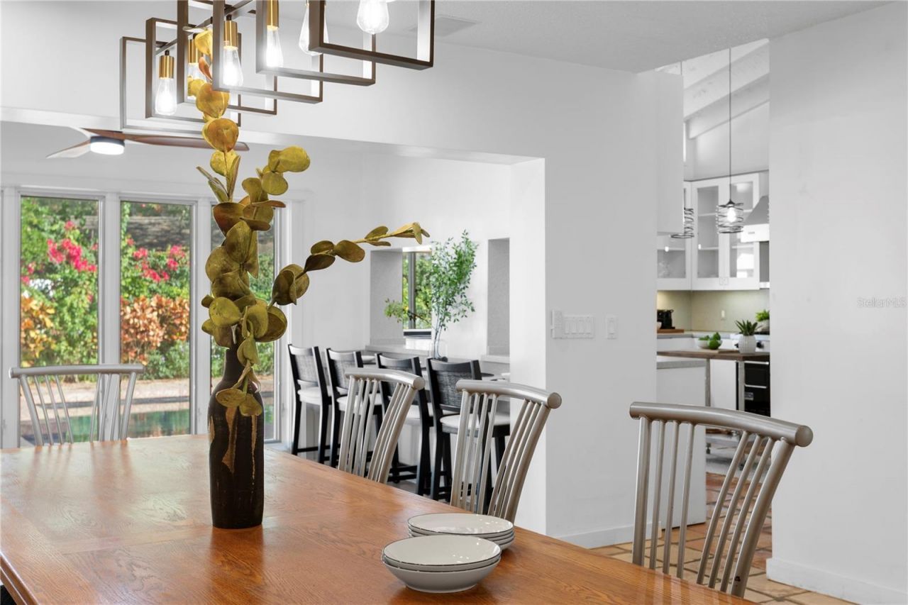 12915 Golf Crest Terrace, Tampa, FL 33618 Photo