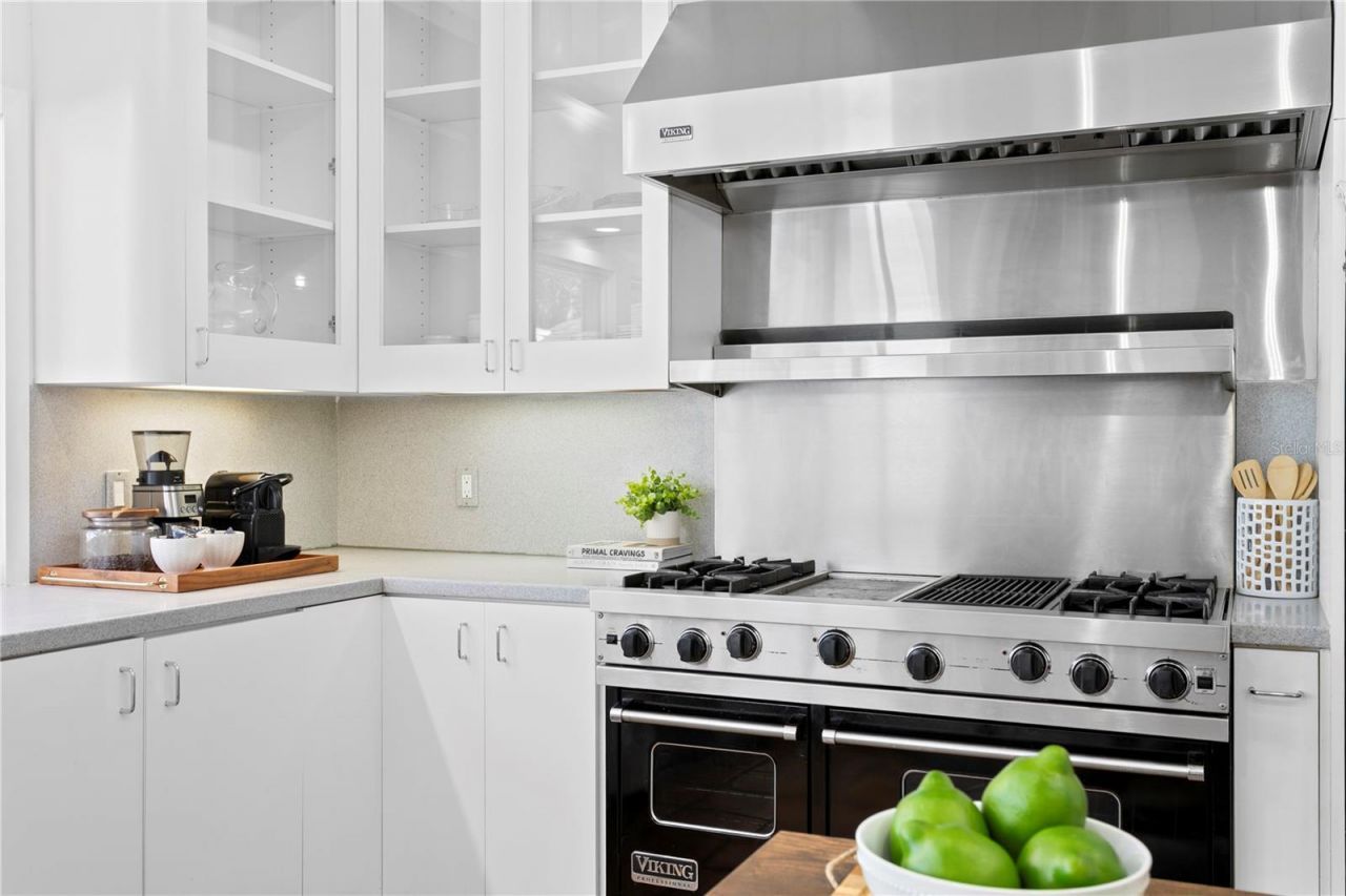 12915 Golf Crest Terrace, Tampa, FL 33618 Photo