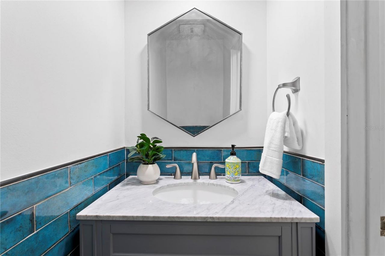 12915 Golf Crest Terrace, Tampa, FL 33618 Photo