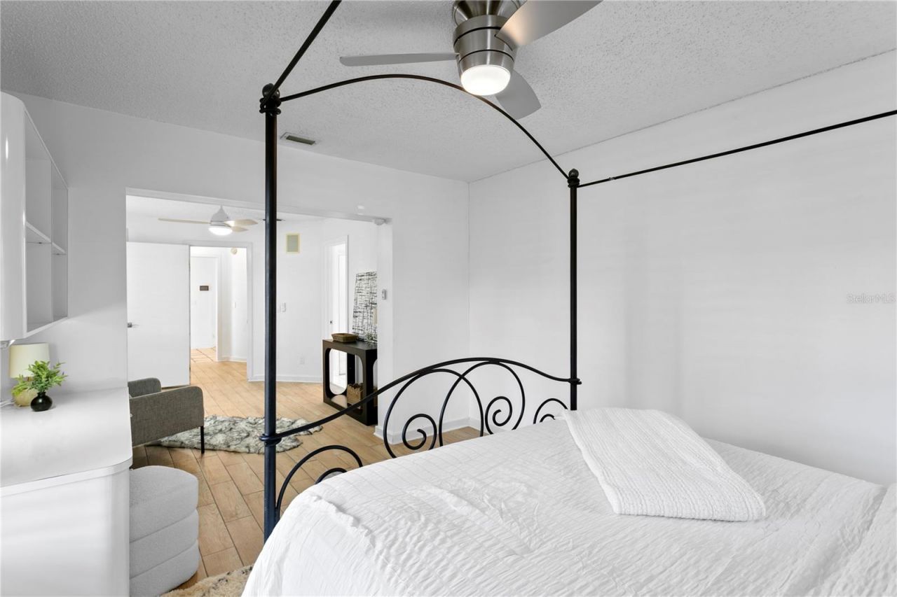 12915 Golf Crest Terrace, Tampa, FL 33618 Photo