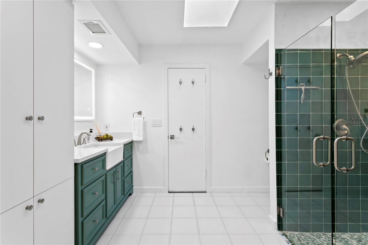 12915 Golf Crest Terrace, Tampa, FL 33618 Photo