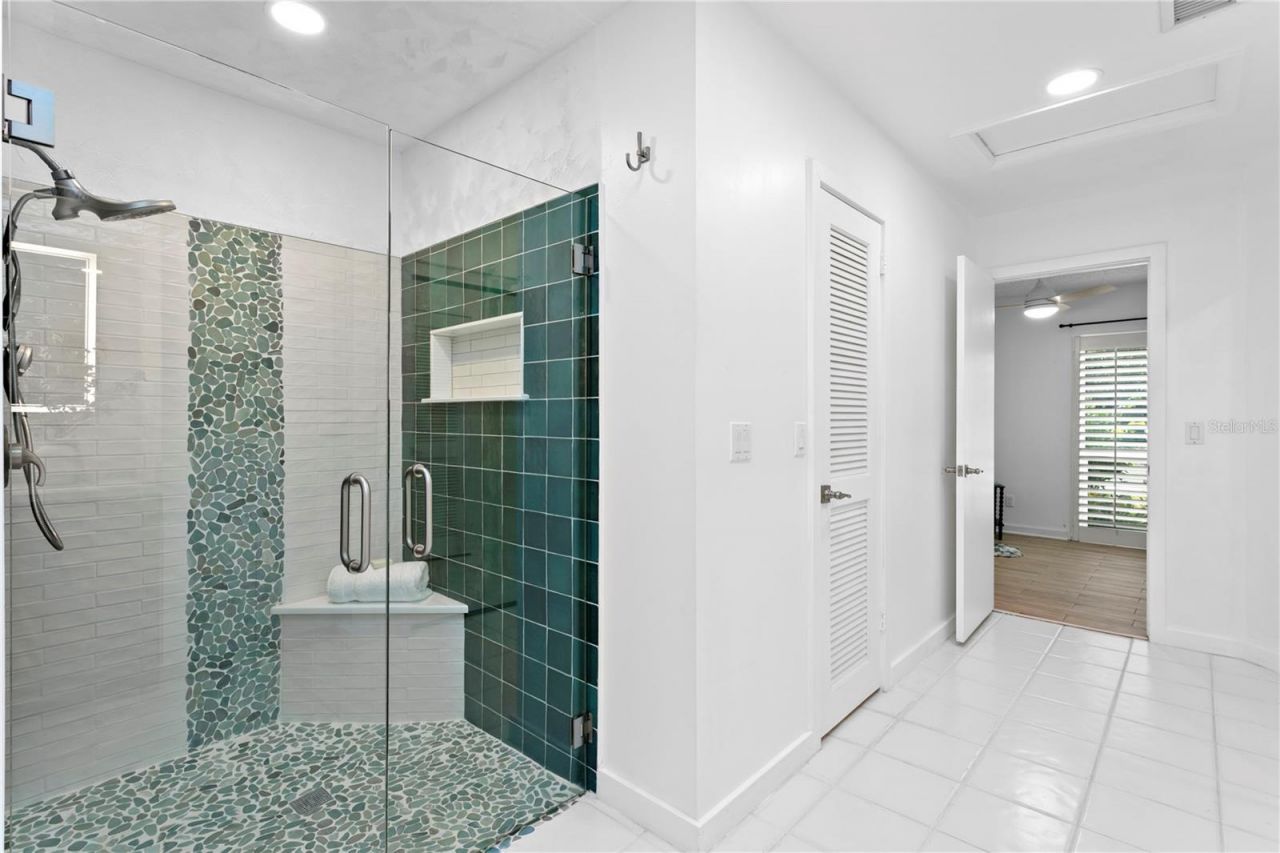 12915 Golf Crest Terrace, Tampa, FL 33618 Photo