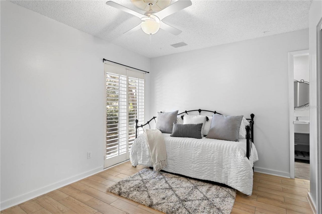 12915 Golf Crest Terrace, Tampa, FL 33618 Photo