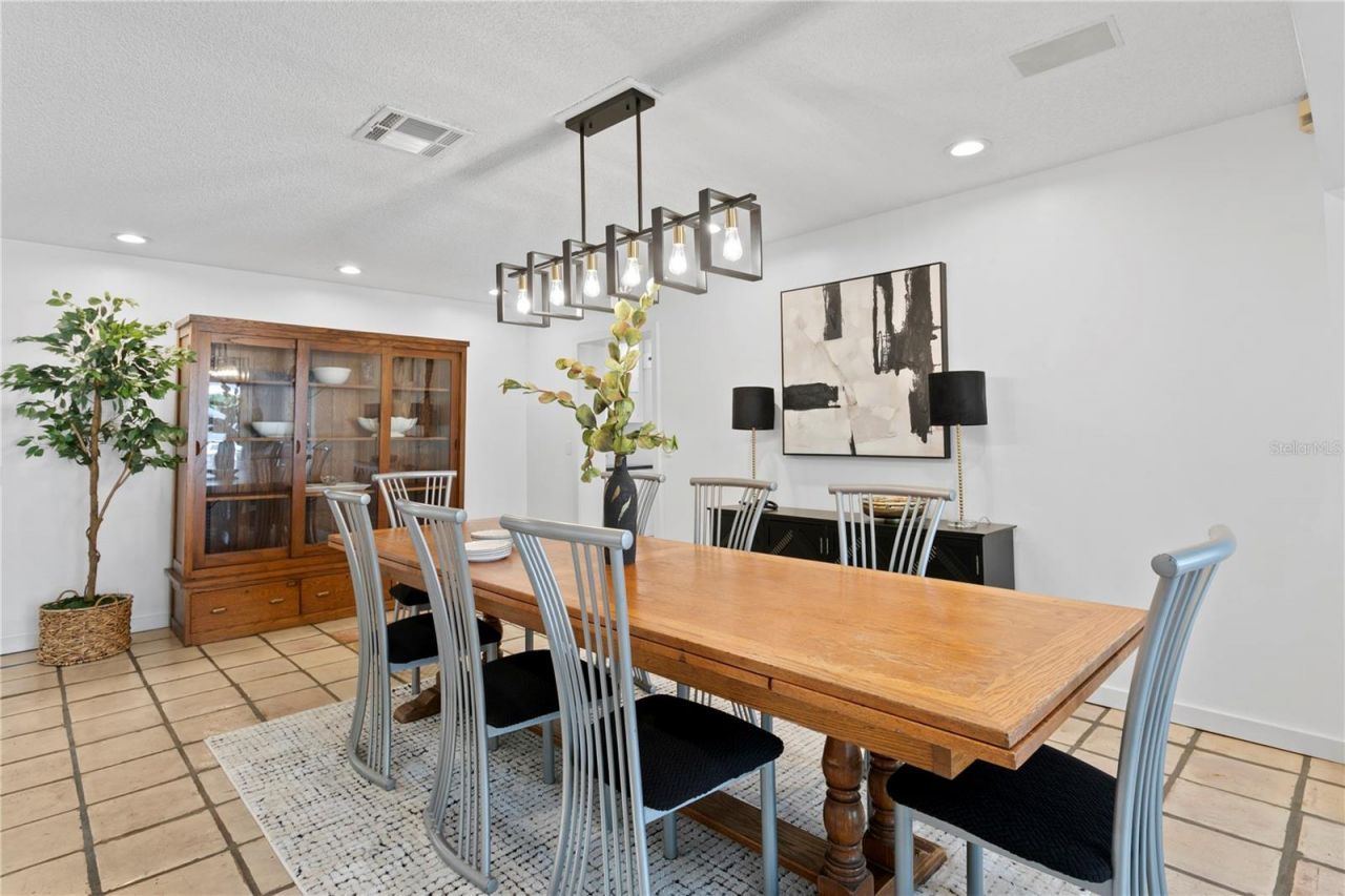 12915 Golf Crest Terrace, Tampa, FL 33618 Photo