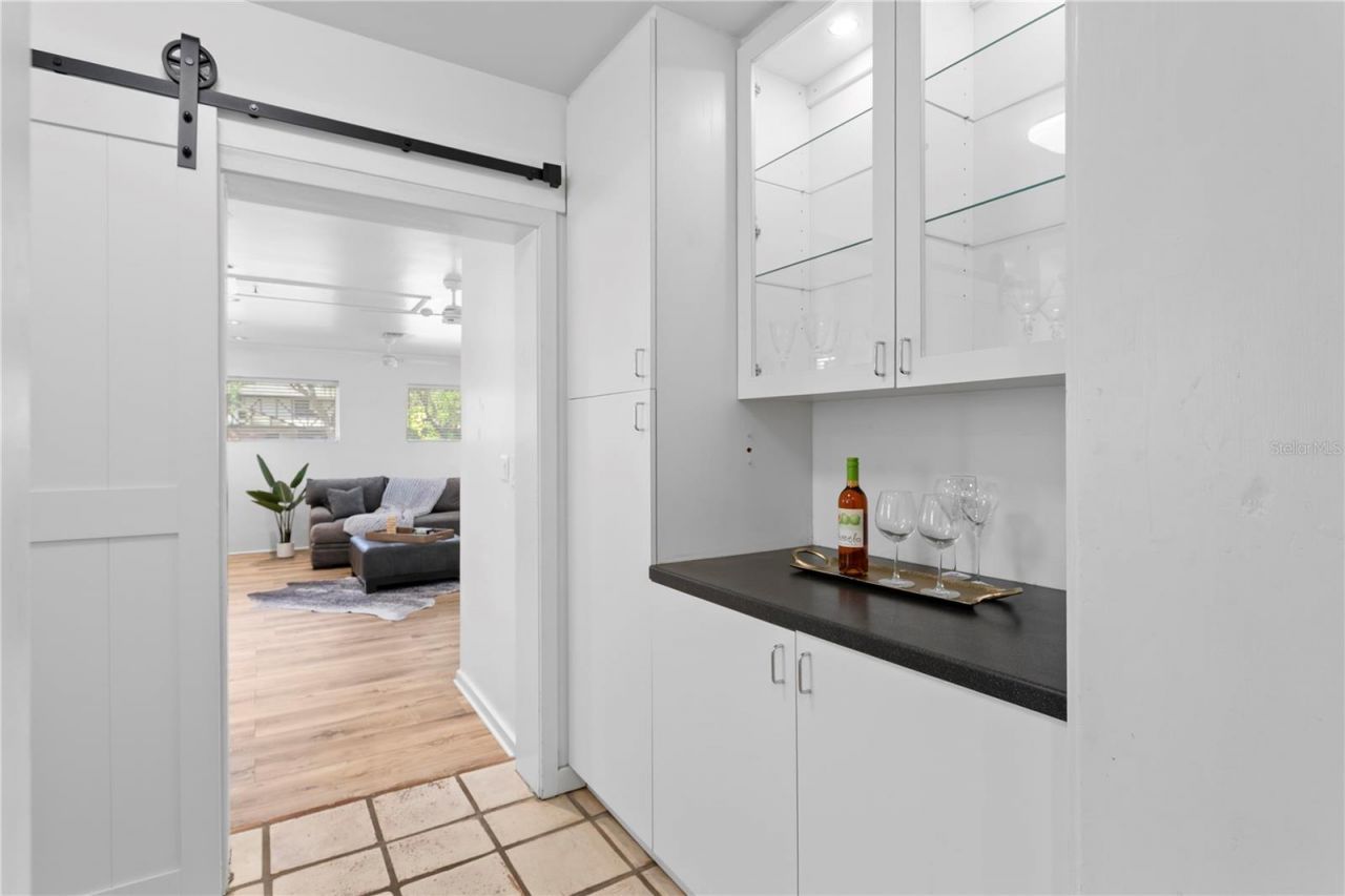 12915 Golf Crest Terrace, Tampa, FL 33618 Photo