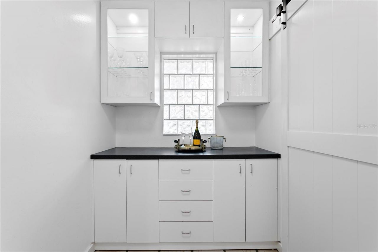 12915 Golf Crest Terrace, Tampa, FL 33618 Photo