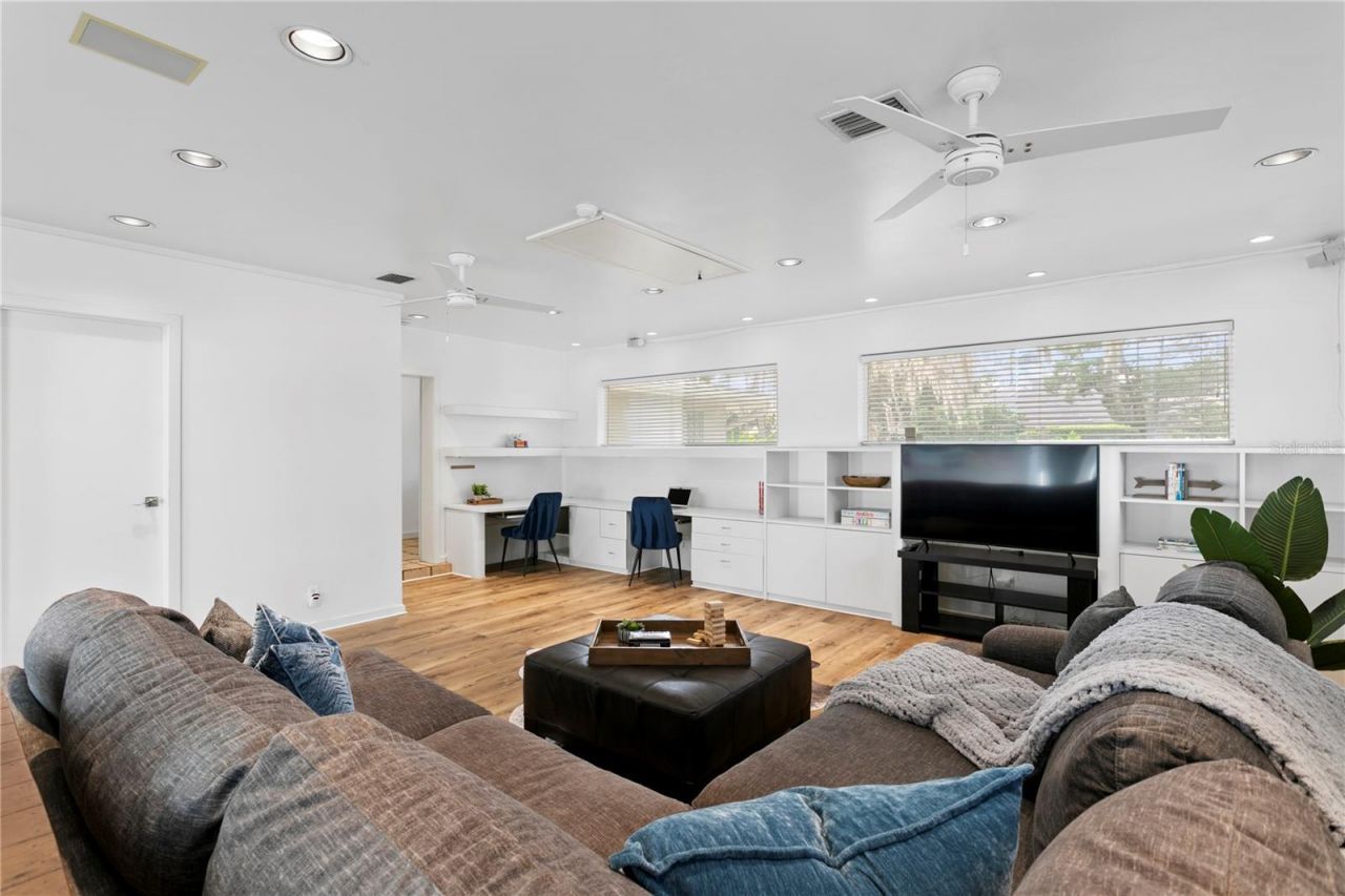 12915 Golf Crest Terrace, Tampa, FL 33618 Photo