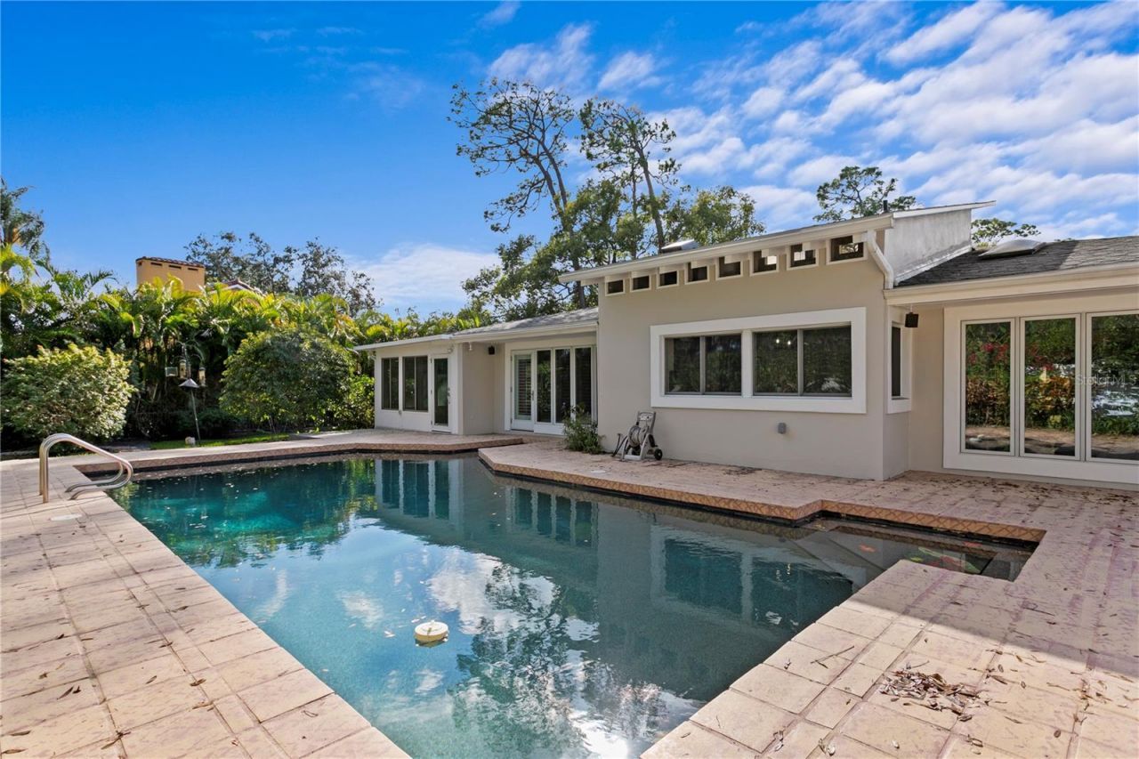 12915 Golf Crest Terrace, Tampa, FL 33618 Photo