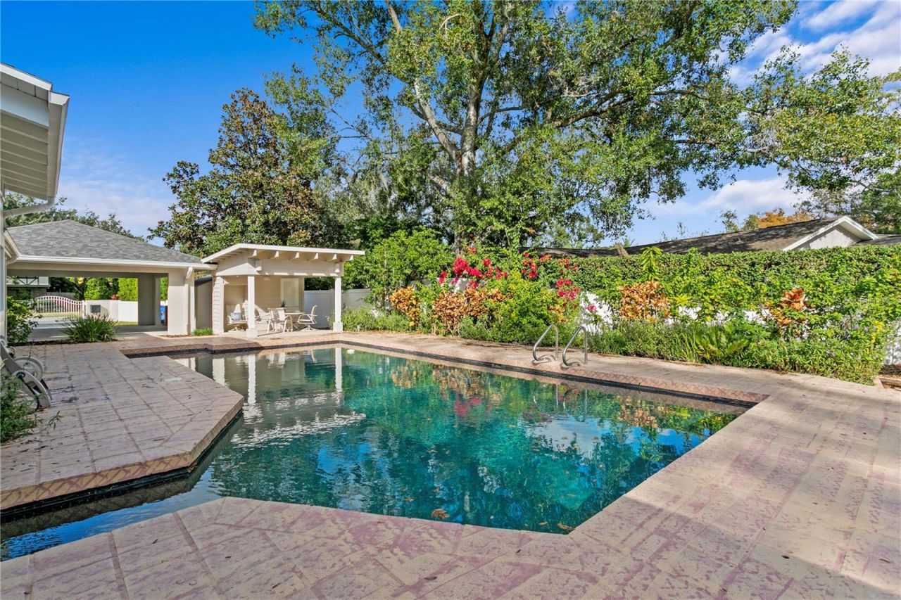 12915 Golf Crest Terrace, Tampa, FL 33618 Photo