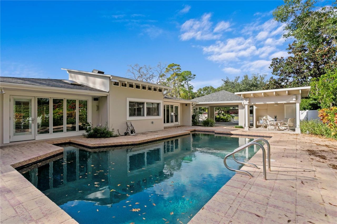 12915 Golf Crest Terrace, Tampa, FL 33618 Photo