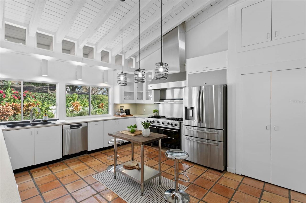 12915 Golf Crest Terrace, Tampa, FL 33618 Photo