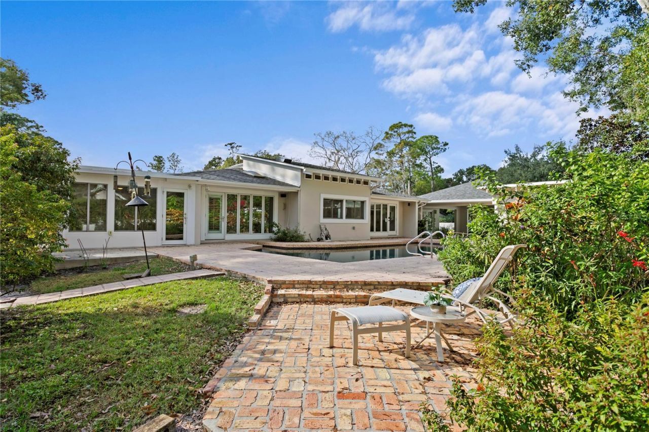 12915 Golf Crest Terrace, Tampa, FL 33618 Photo