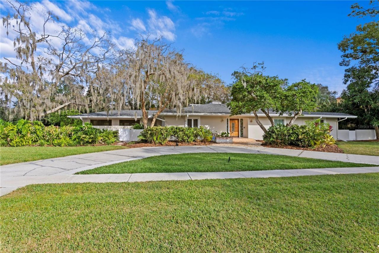 12915 Golf Crest Terrace, Tampa, FL 33618 Photo