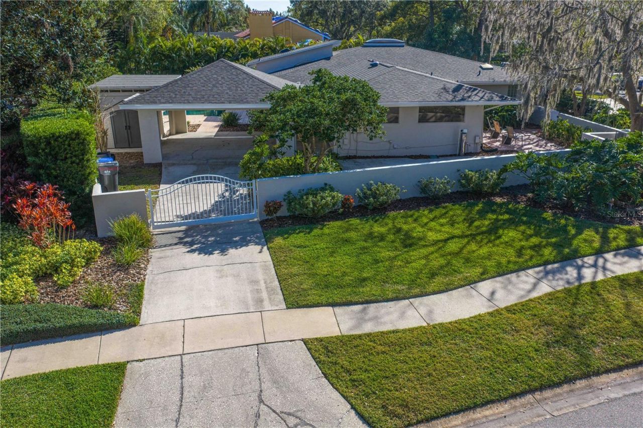 12915 Golf Crest Terrace, Tampa, FL 33618 Photo