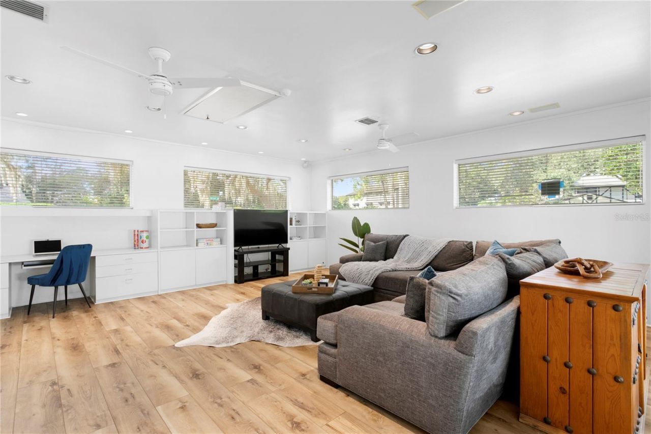 12915 Golf Crest Terrace, Tampa, FL 33618 Photo