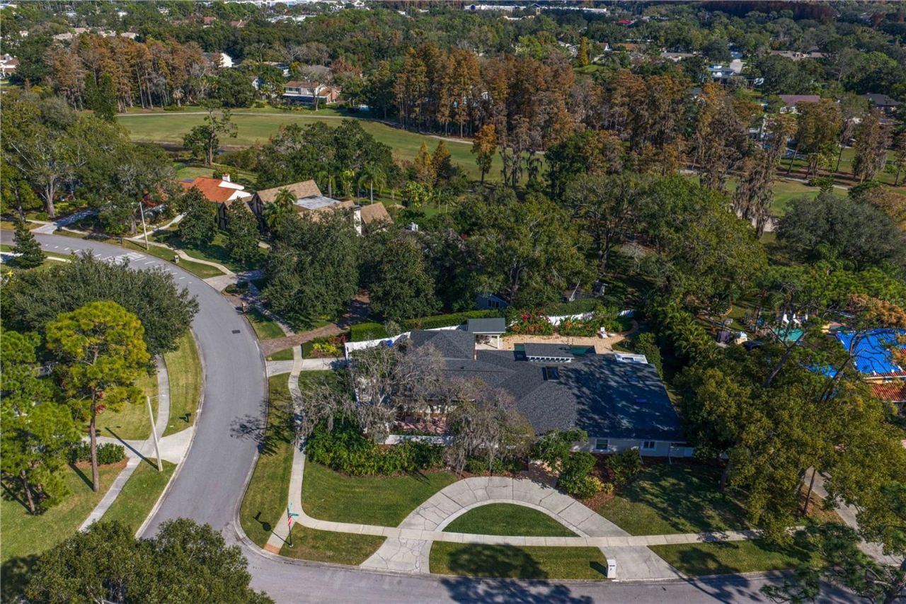 12915 Golf Crest Terrace, Tampa, FL 33618 Photo