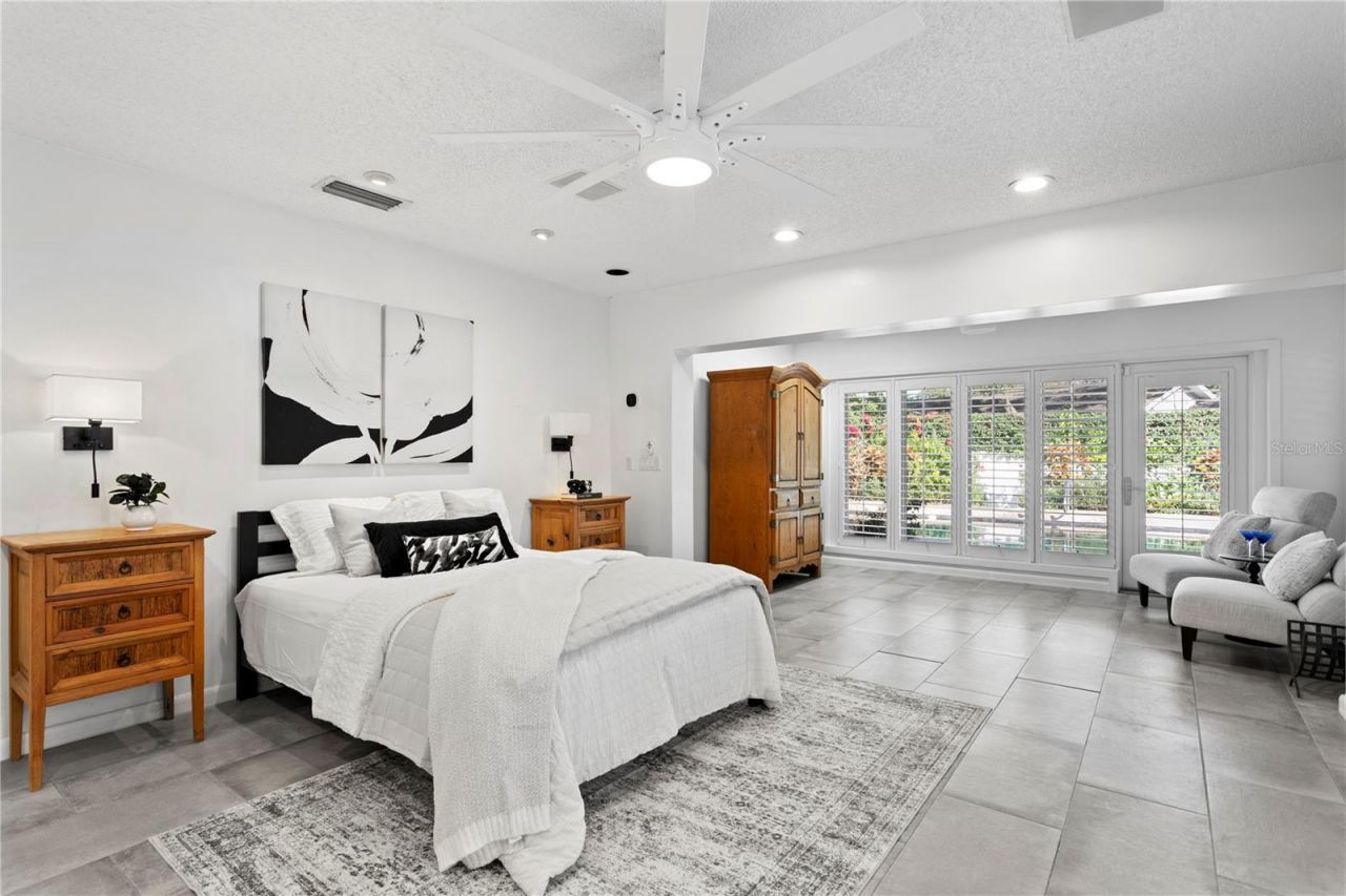 12915 Golf Crest Terrace, Tampa, FL 33618 Photo