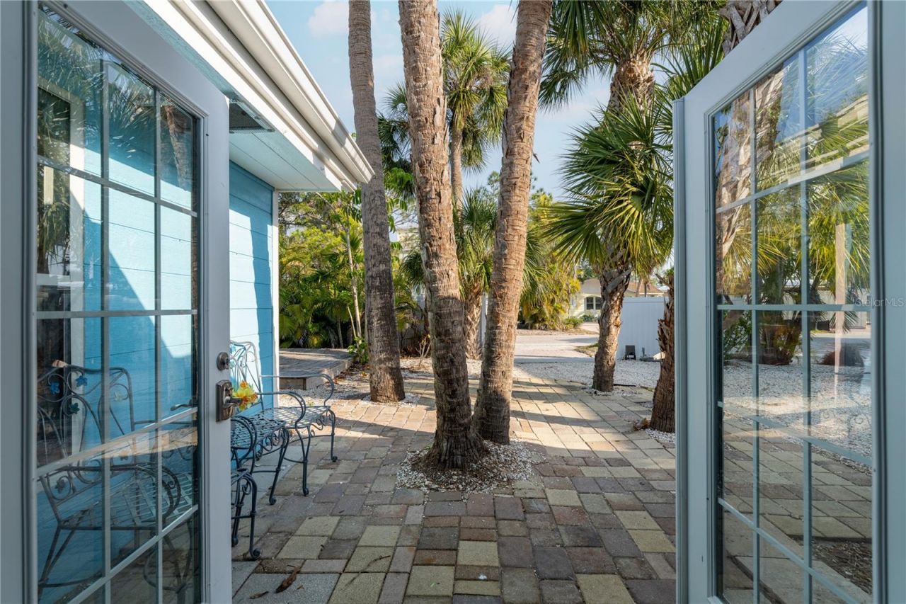 604 Avenida De Mayo, Sarasota, FL 34242 Photo