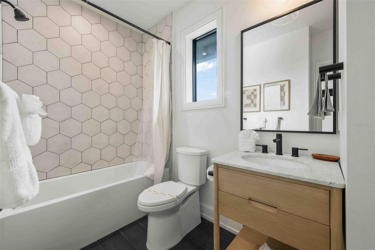 5612 Guava Street, Holmes Beach, FL 34217 Photo