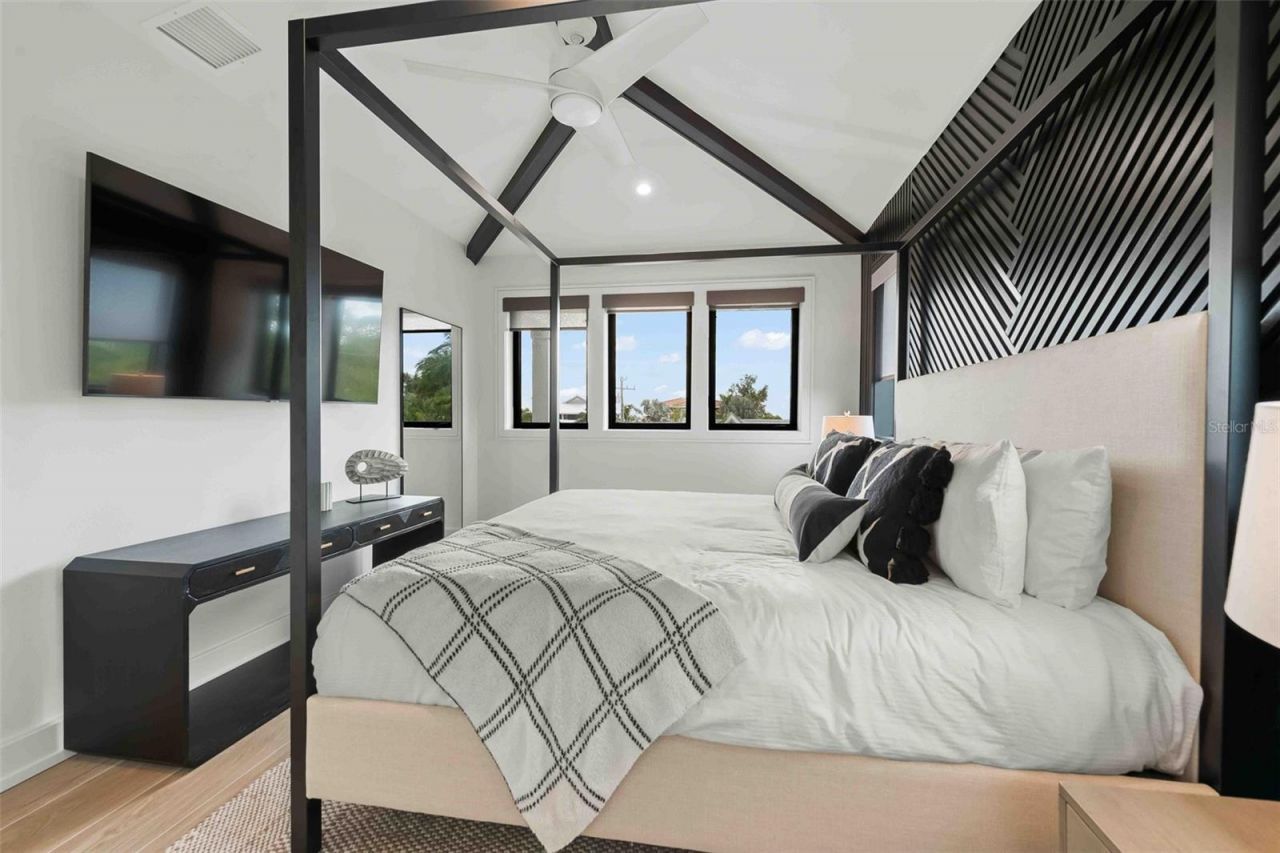 5612 Guava Street, Holmes Beach, FL 34217 Photo