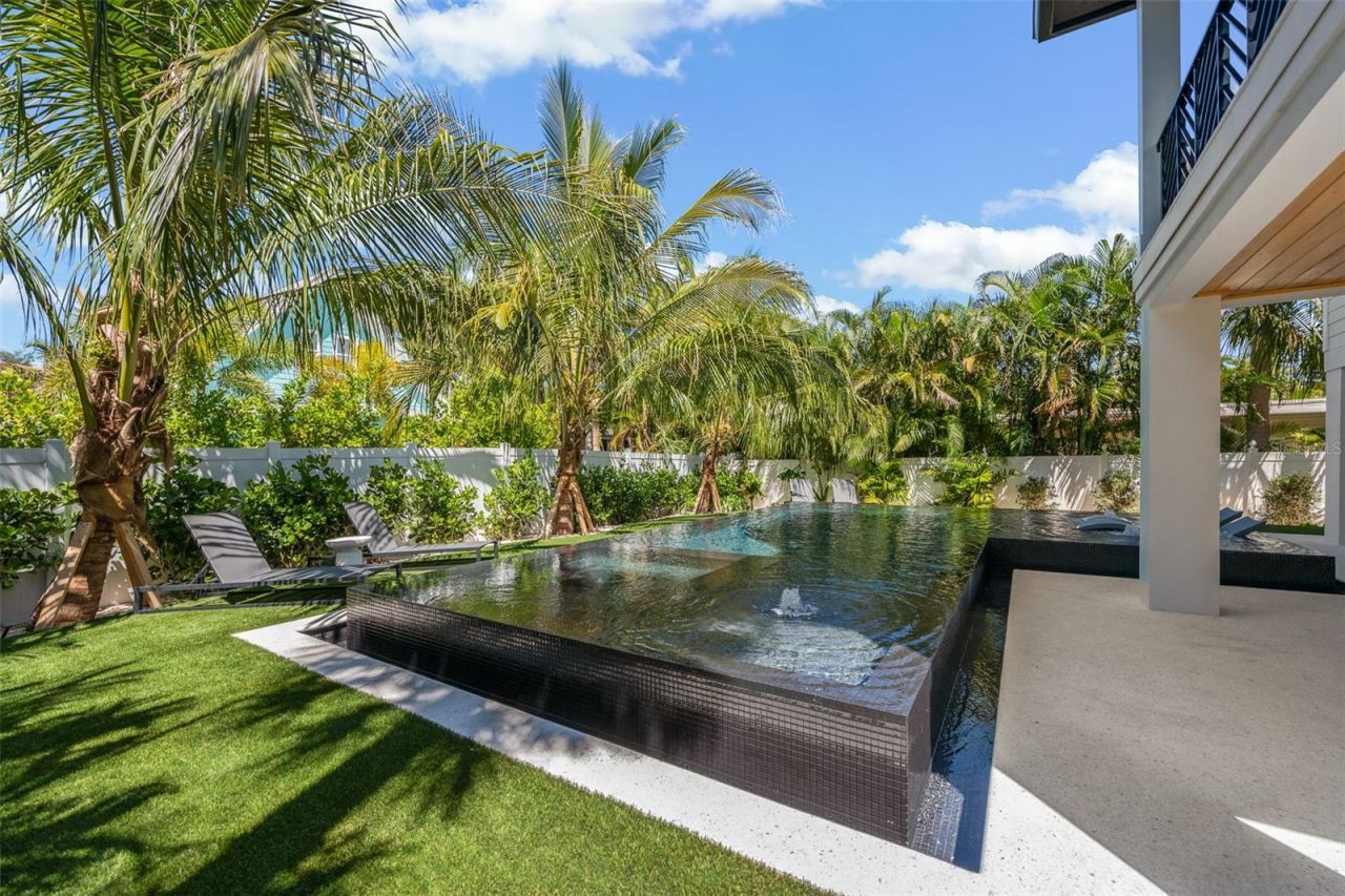 5612 Guava Street, Holmes Beach, FL 34217 Photo