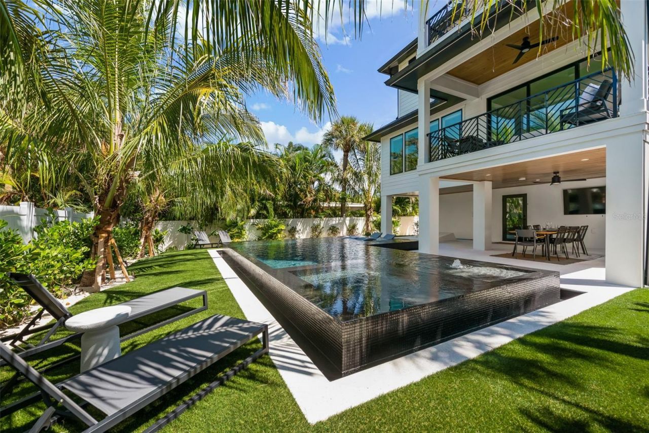 5612 Guava Street, Holmes Beach, FL 34217 Photo