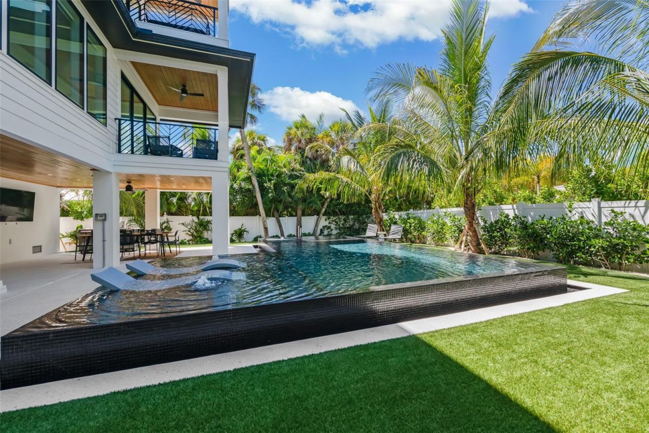 5612 Guava Street, Holmes Beach, FL 34217 Photo